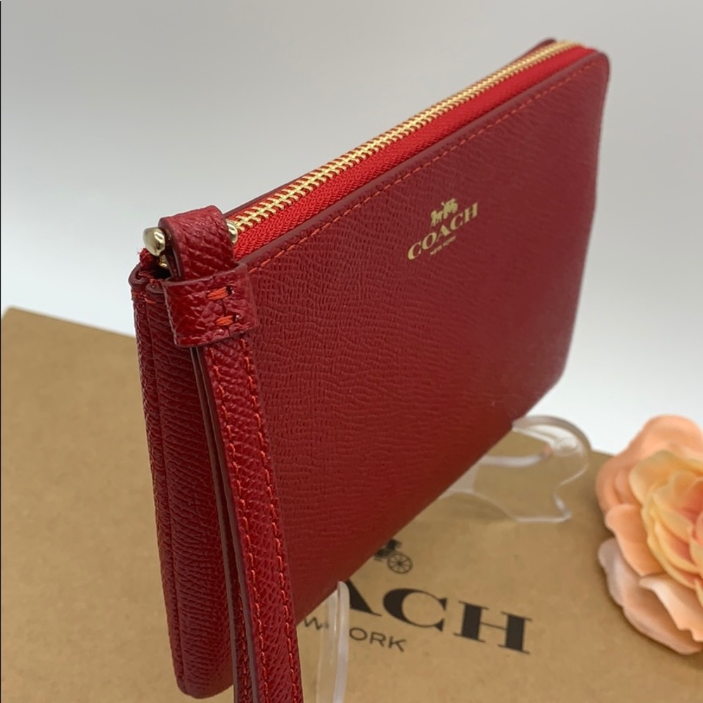 COACH Corner Zip Wristlet True Red/Light Gold - Picture 3 of 8